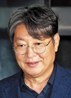 Lee Chun-seok claims 1 billion won stock funds from book events