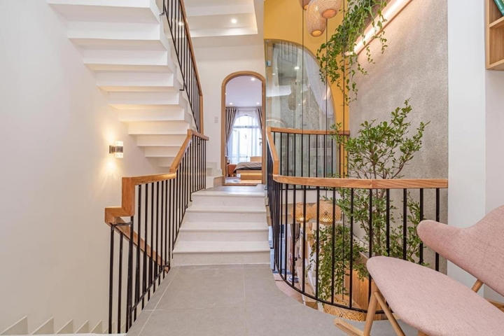 Nhà lệch tầng thiết kế các sàn không nằm trên một mặt phẳng cố định. (Ảnh minh họa)