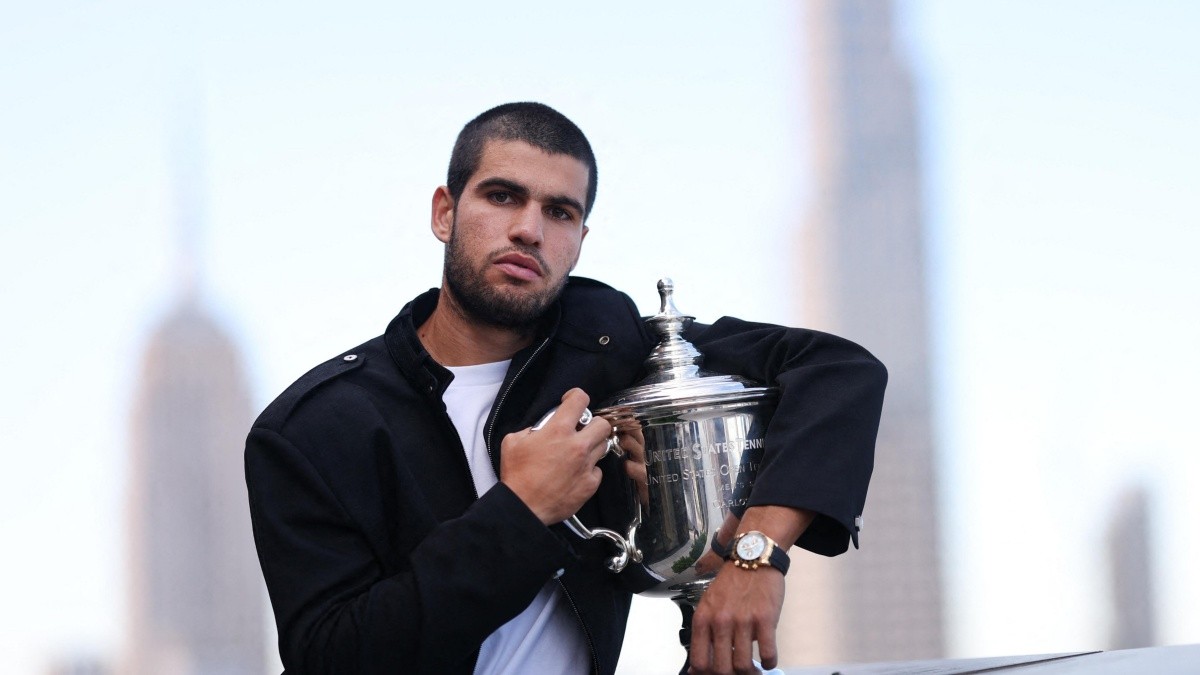 US Open: Carlos Alcaraz celebrates title with a wild party surrounded