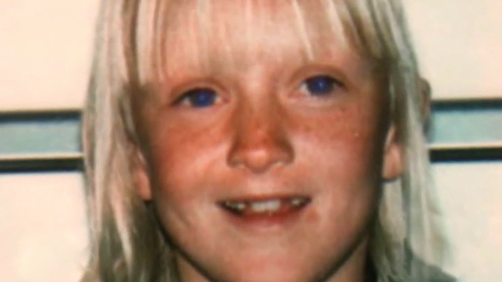 Une fille de 12 ans échappe à une secte de tueurs peu avant le massacre