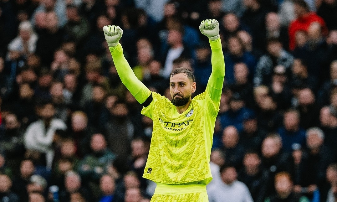 Ruben Amorim mắc sai lầm lớn, Donnarumma lỡ cơ hội kho&aacute;c &aacute;o Man United theo c&aacute;ch kh&oacute; tin