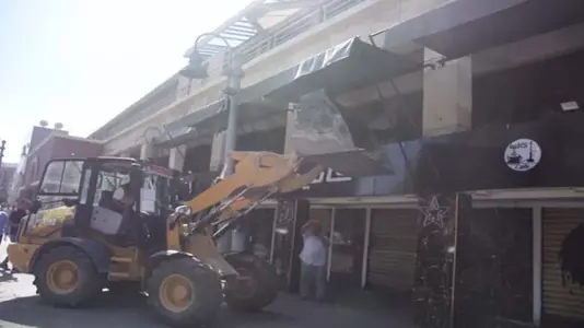 إزالة محال مخالفة وتعديات بالإسكندرية (2)