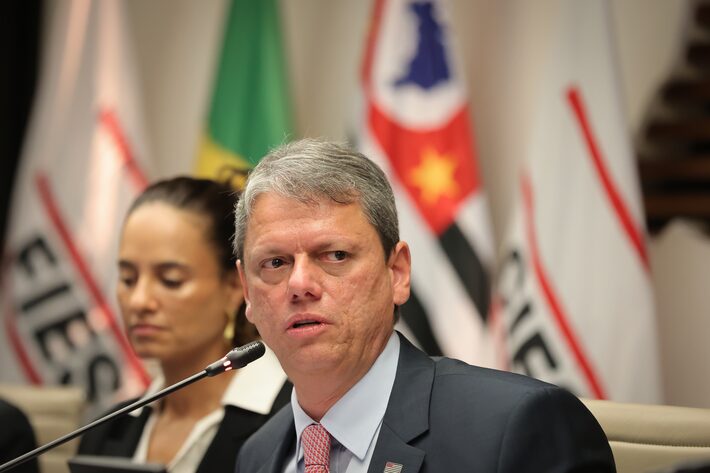 Tarcísio é visto como um político que escapa da polarização entre Lula e Bolsonaro, tornando-se um nome competitivo para 2026. Foto: Pablo Jacob/Governo SP