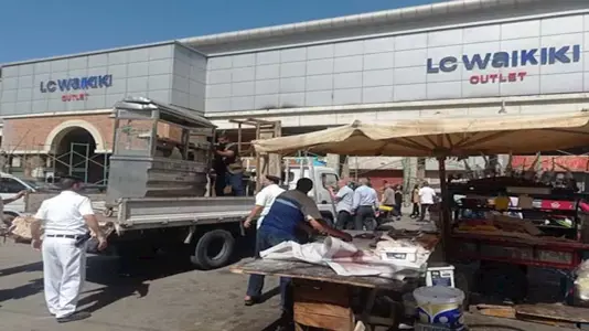 إزالة محال مخالفة وتعديات بالإسكندرية (10)