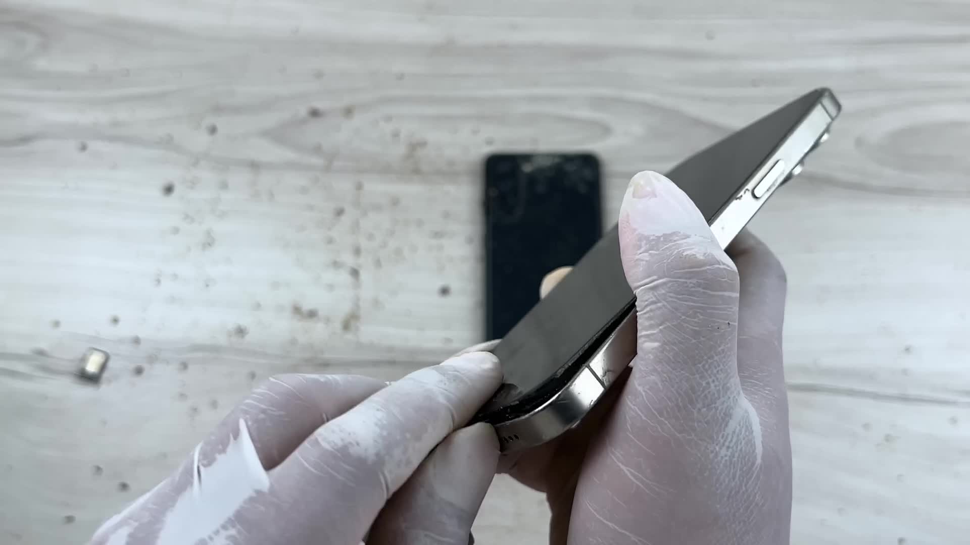 Image showcasing I restored broken iPhones and found treasures! 🥰