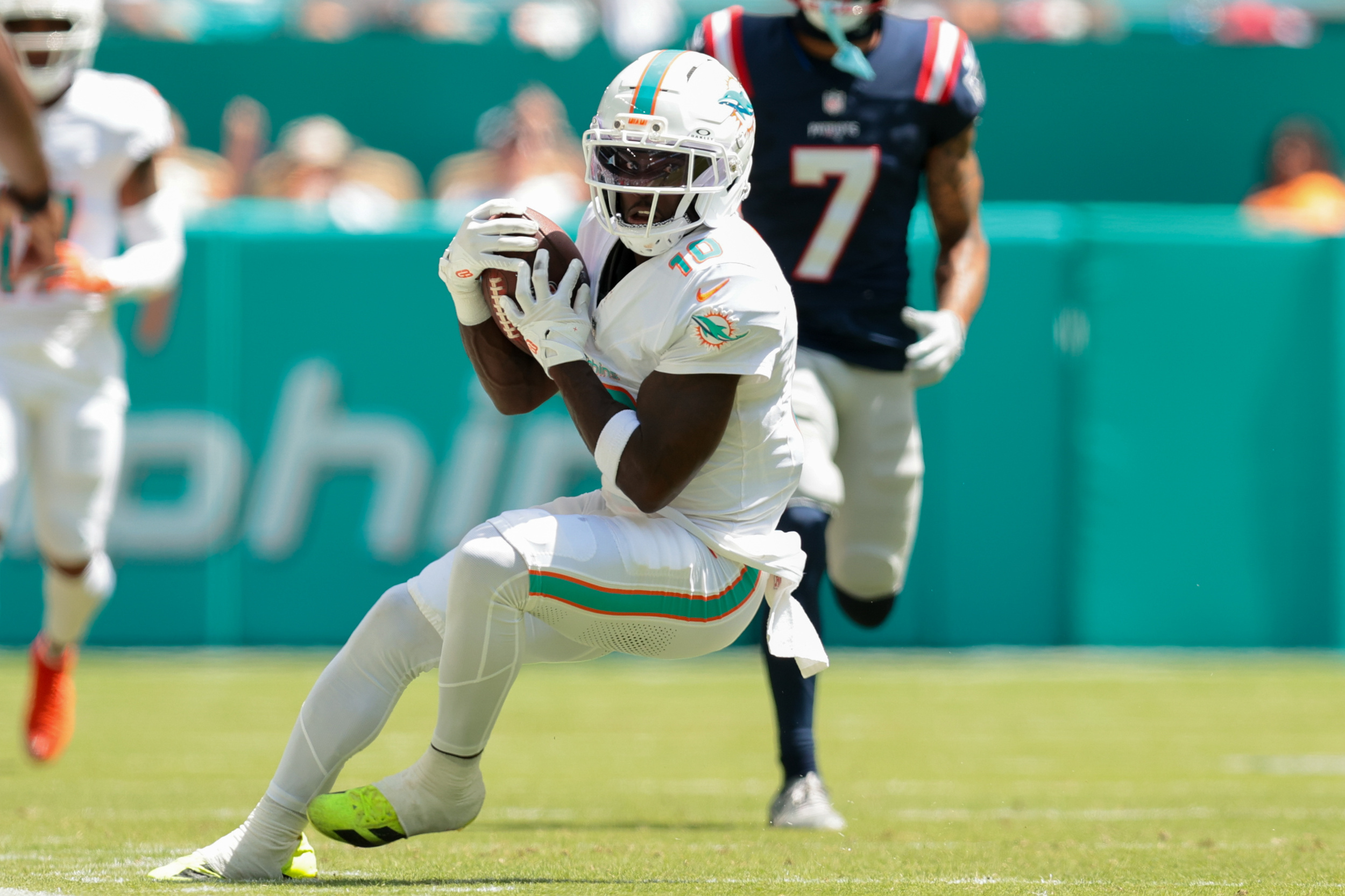 Dolphins making shortsighted mistake by clinging to All-Pro receiver