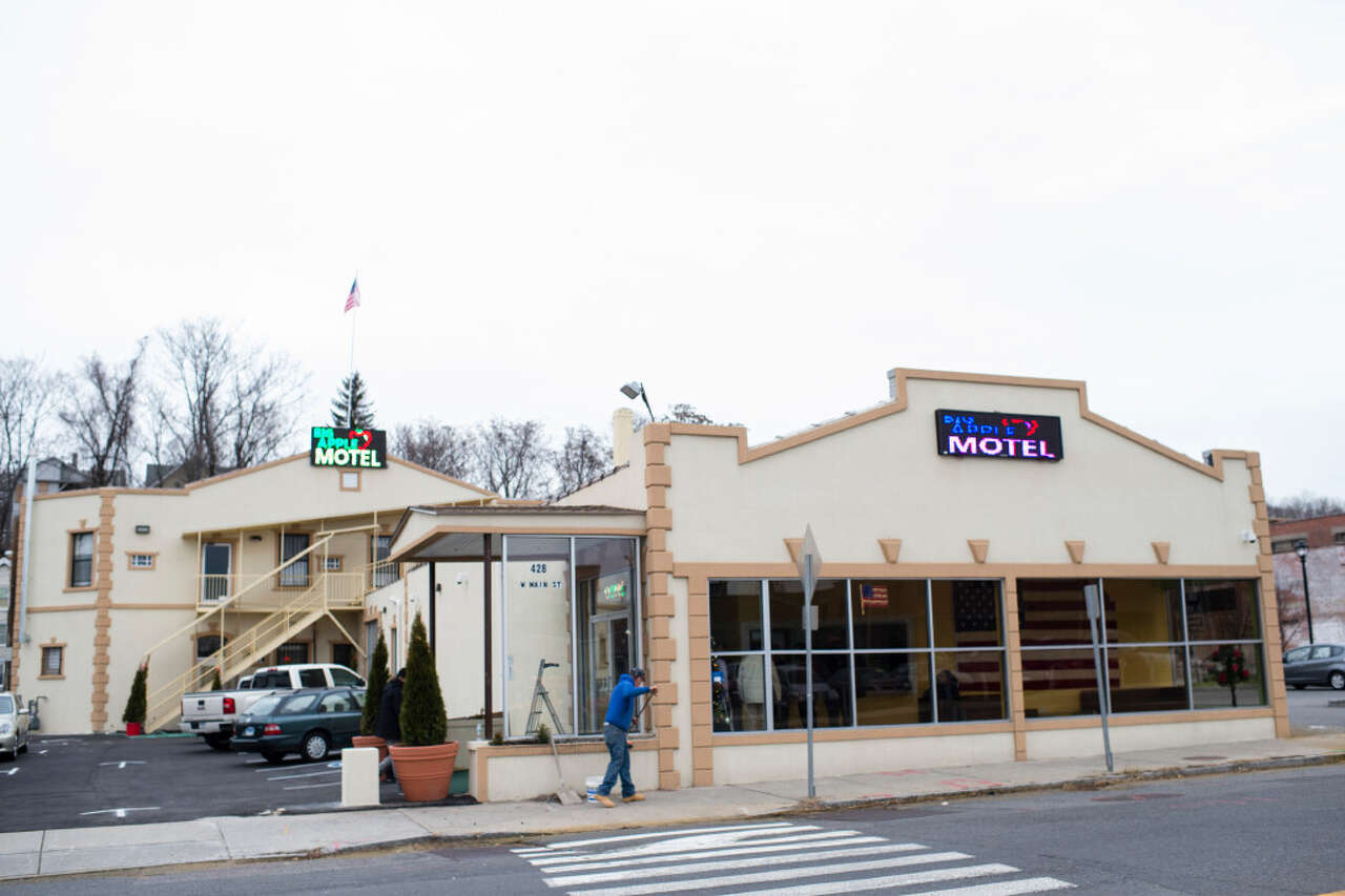 Waterbury motel could be turned into apartments if sales price isn #39 t