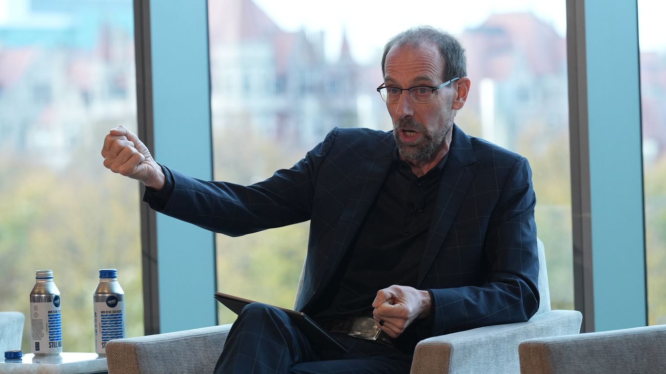 Climate scientist discusses “chemtrails” conspiracy theories