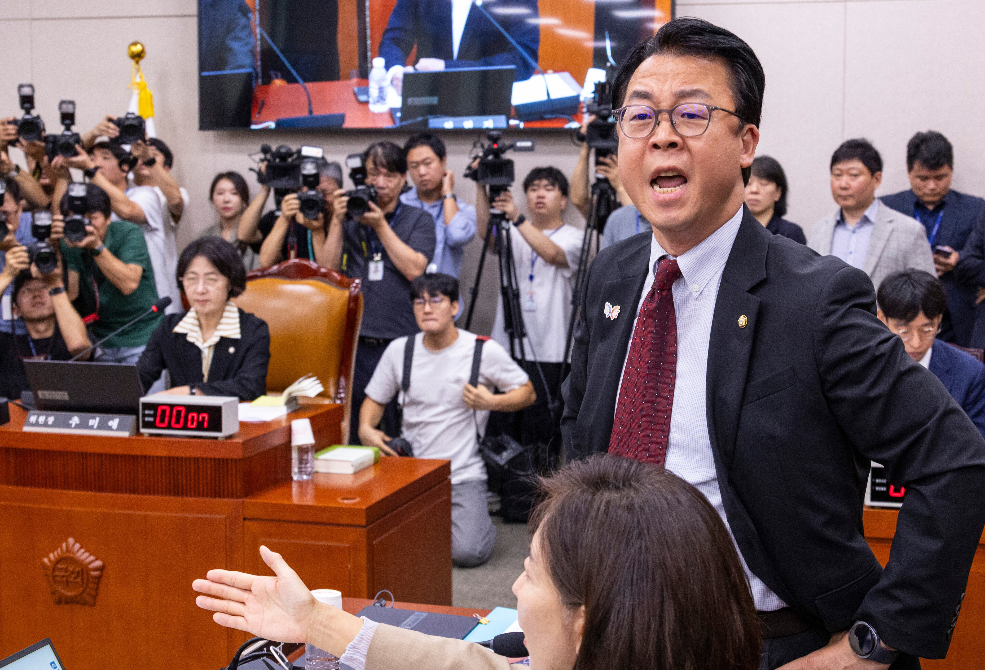 Judiciary Committee rejects opposition floor leader via secret ballot