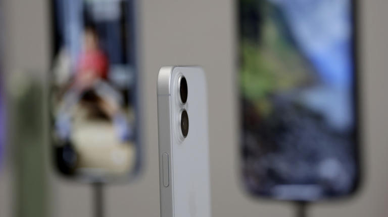 iPhone 17 Models Have This AI Battery Life Feature Turned On By Default