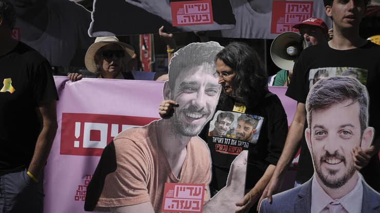 ״נתניהו הנחה להפציץ למוות את הילד שלי״: זעקת המשפחות מול מעון רה״מ
