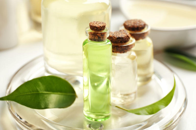Óleo de melaleuca: o que é, para que serve (e como usar)