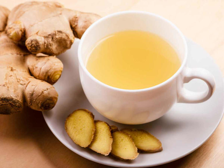 El té de jengibre ayuda a calmar la acidez, pero solo debe tomarse una taza. Canva.