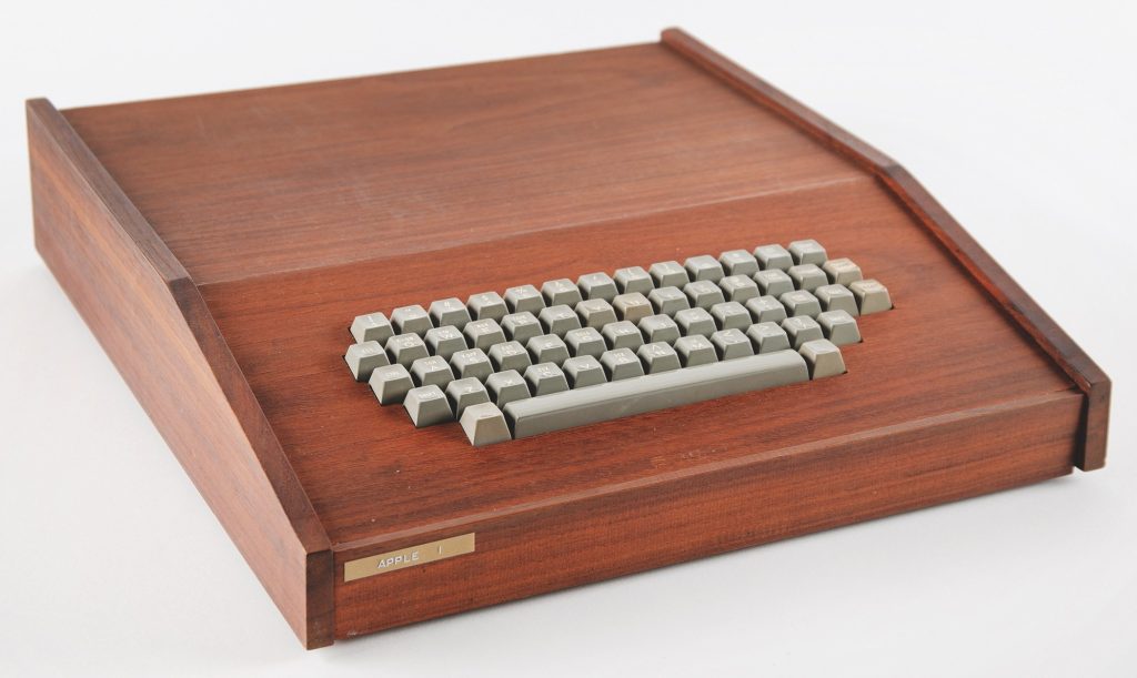 First Apple computer to fetch hundreds of thousands at auction