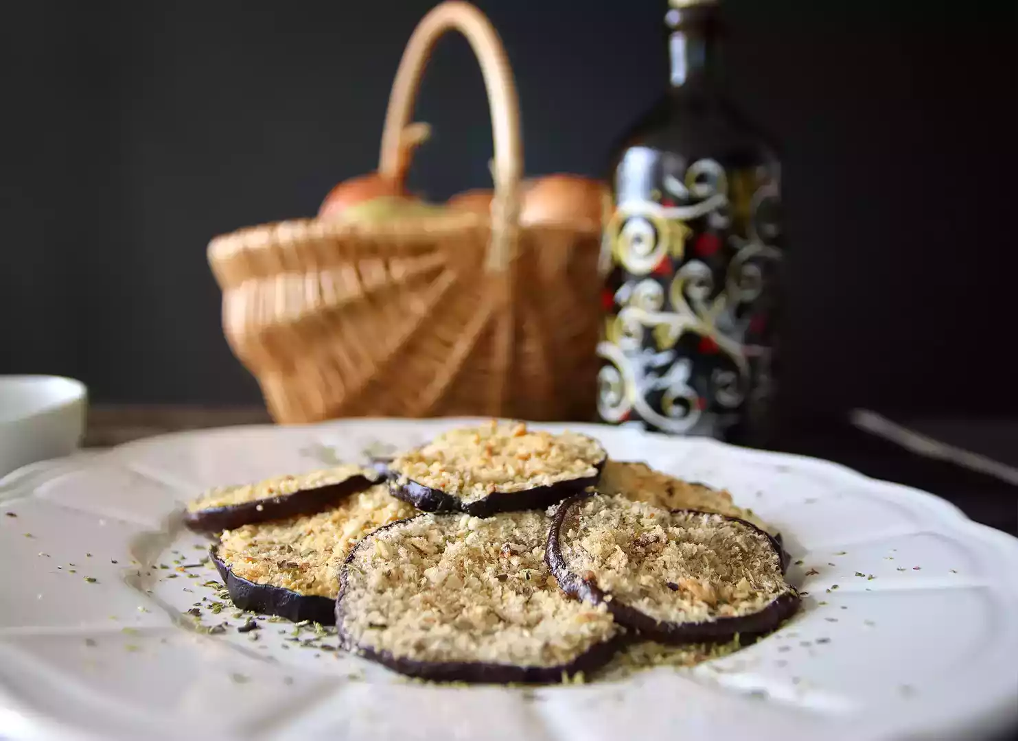 Schnell gebackene auberginen, eine schmackhafte und leichte beilage