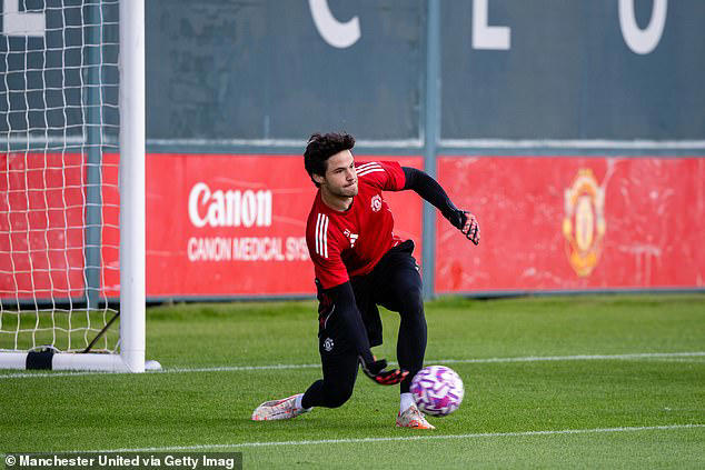 Man United veteran reveals how new signing Senne Lammens has already ' impressed' after £18.2m move