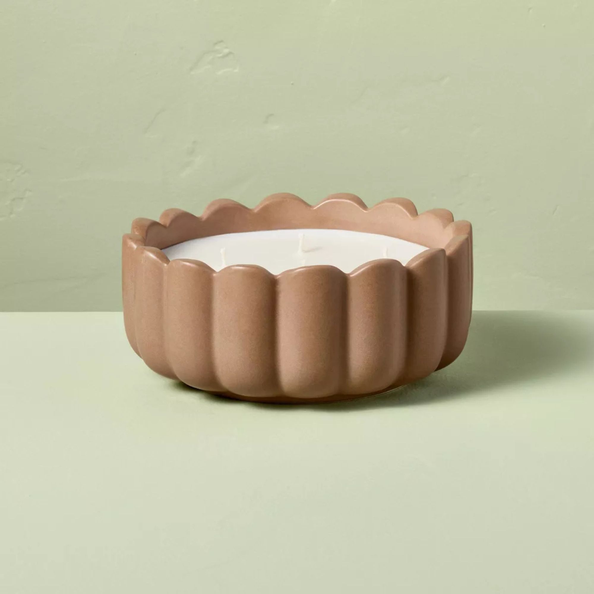 Ceramic candle with terracotta holder and six wicks