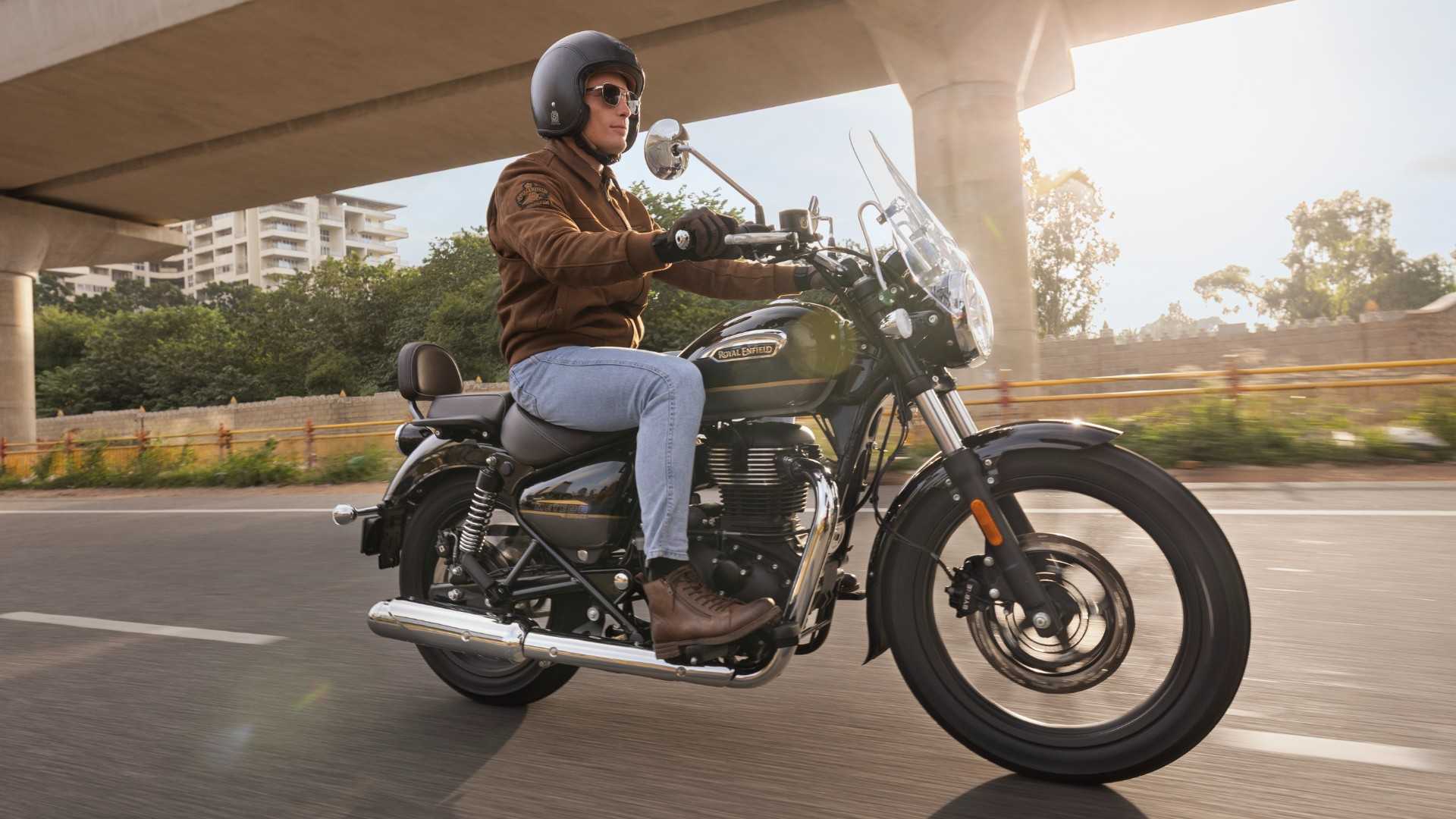 2026 Royal Enfield Meteor 350 Action