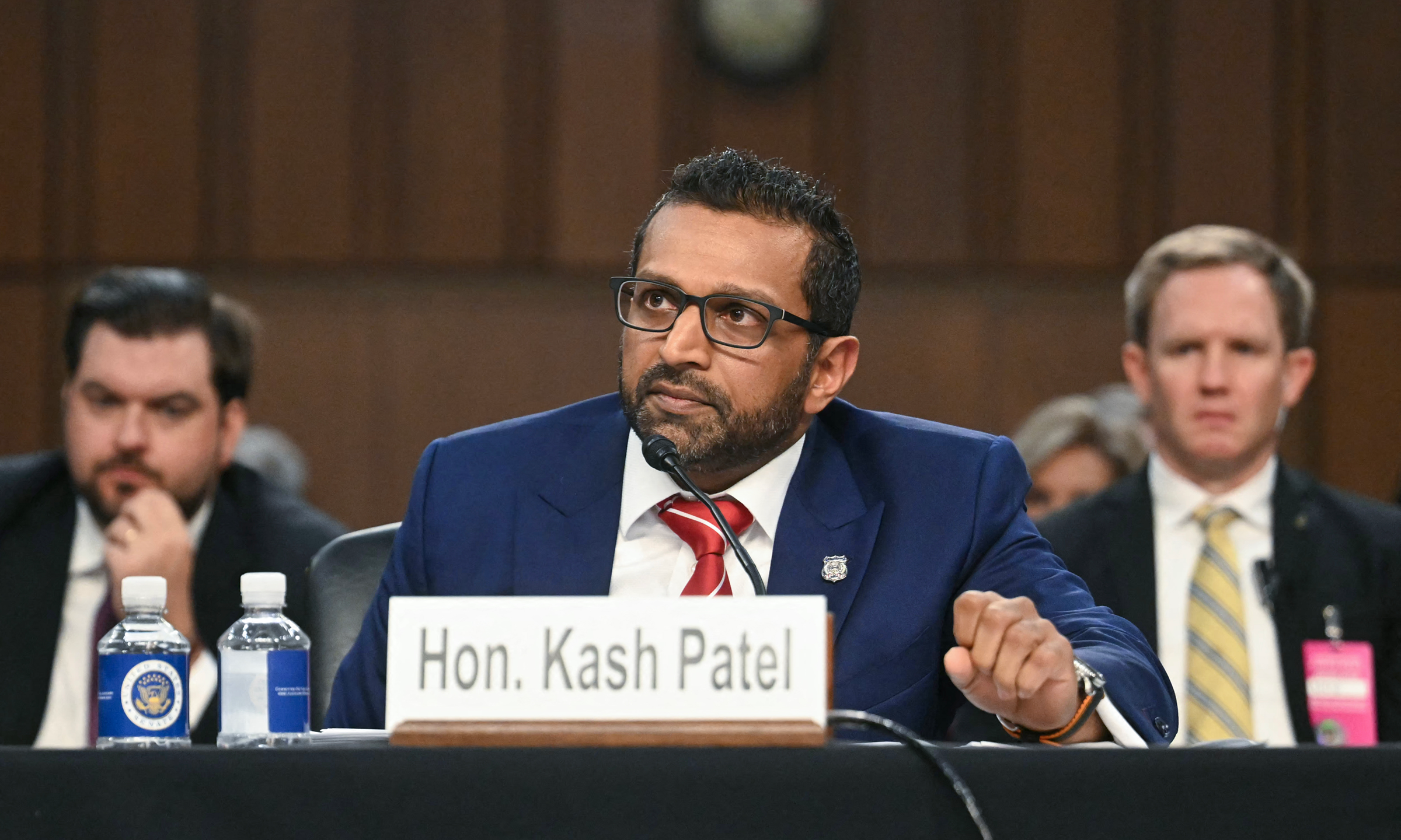 Giám đốc FBI đấu khẩu với phe Dân chủ