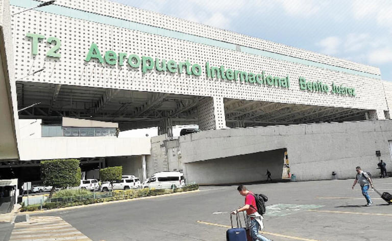 Video: reportan que piloto secuestró avión en el AICM para exigir que ...