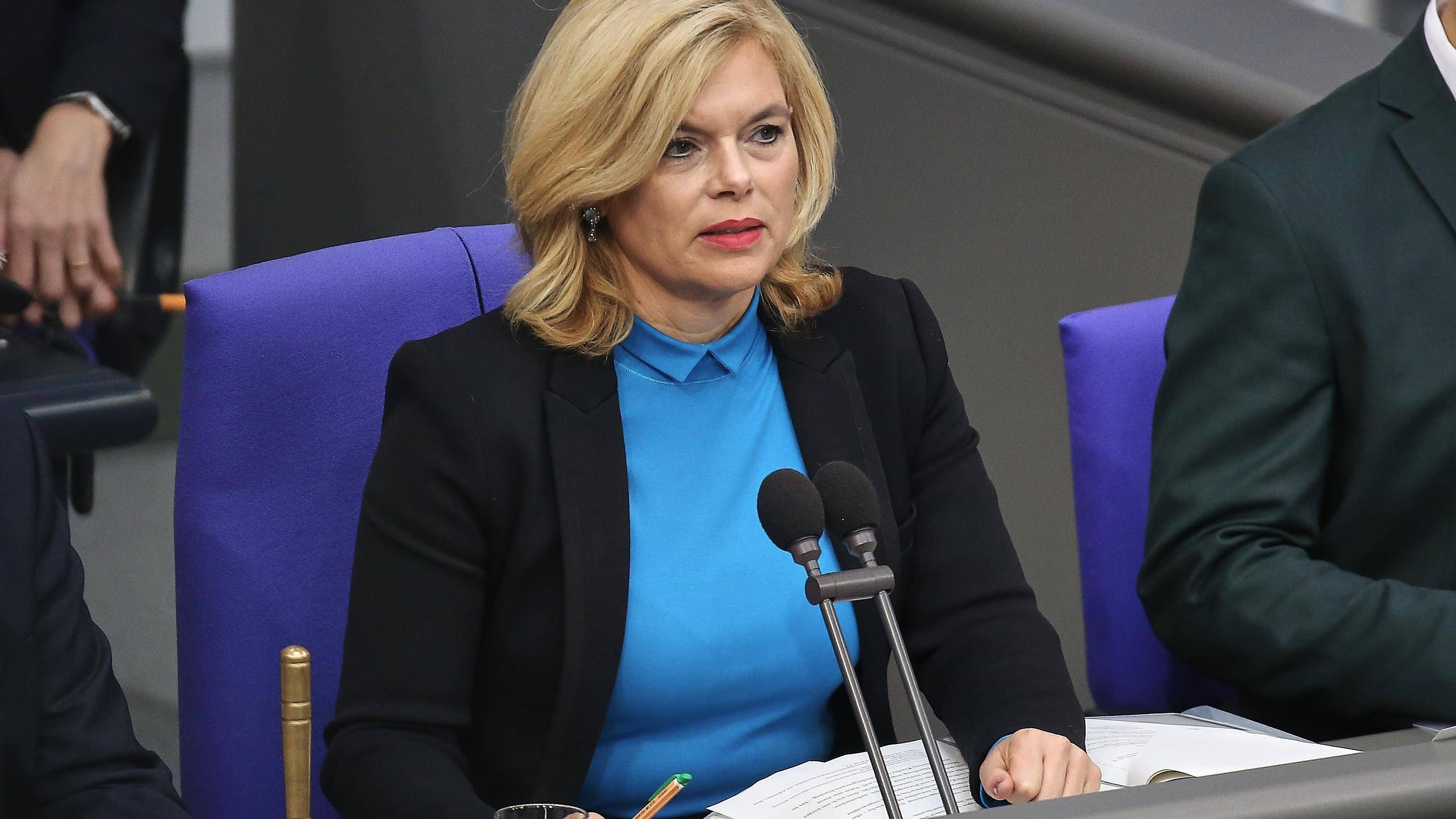 Klöckner weist Weidel und Linke zurecht | Watch