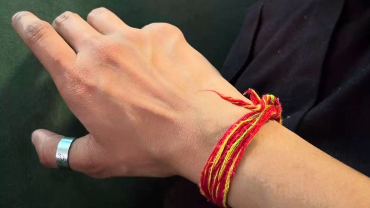 Kalawa Rules: कलाई पर बंधा कलावा कितने दिन बाद उतारें?