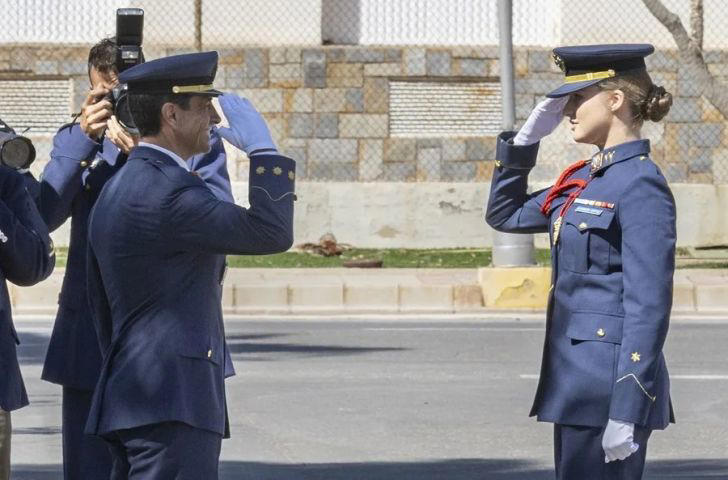 Preocupación en la Corona Española | La princesa Leonor recibió ayuda  médica urgente luego de su