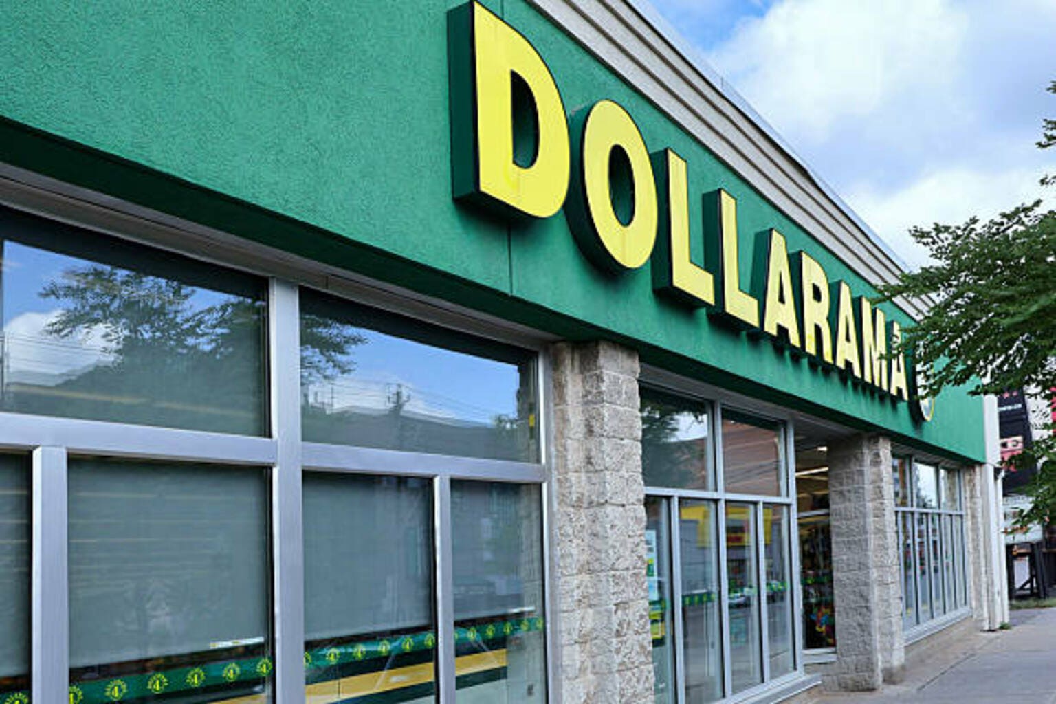 Dollarama Earnings Preview: Value-Seeking Shoppers Drive Growth