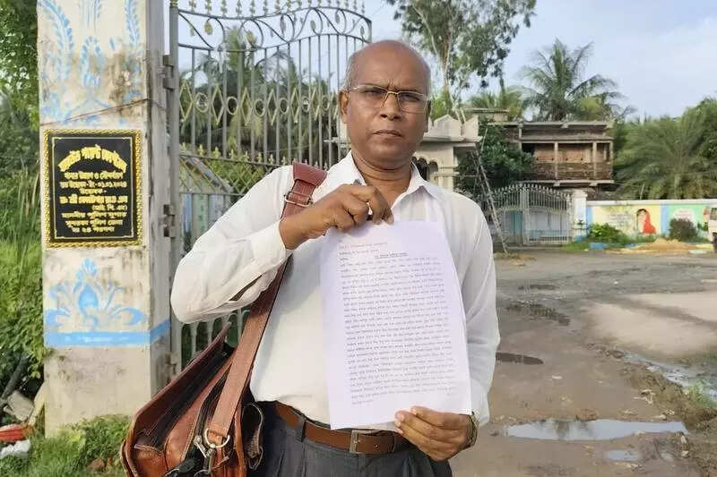 Clip Of Tmc Man Thrashing Headmaster Inside School Goes Viral Neta Held