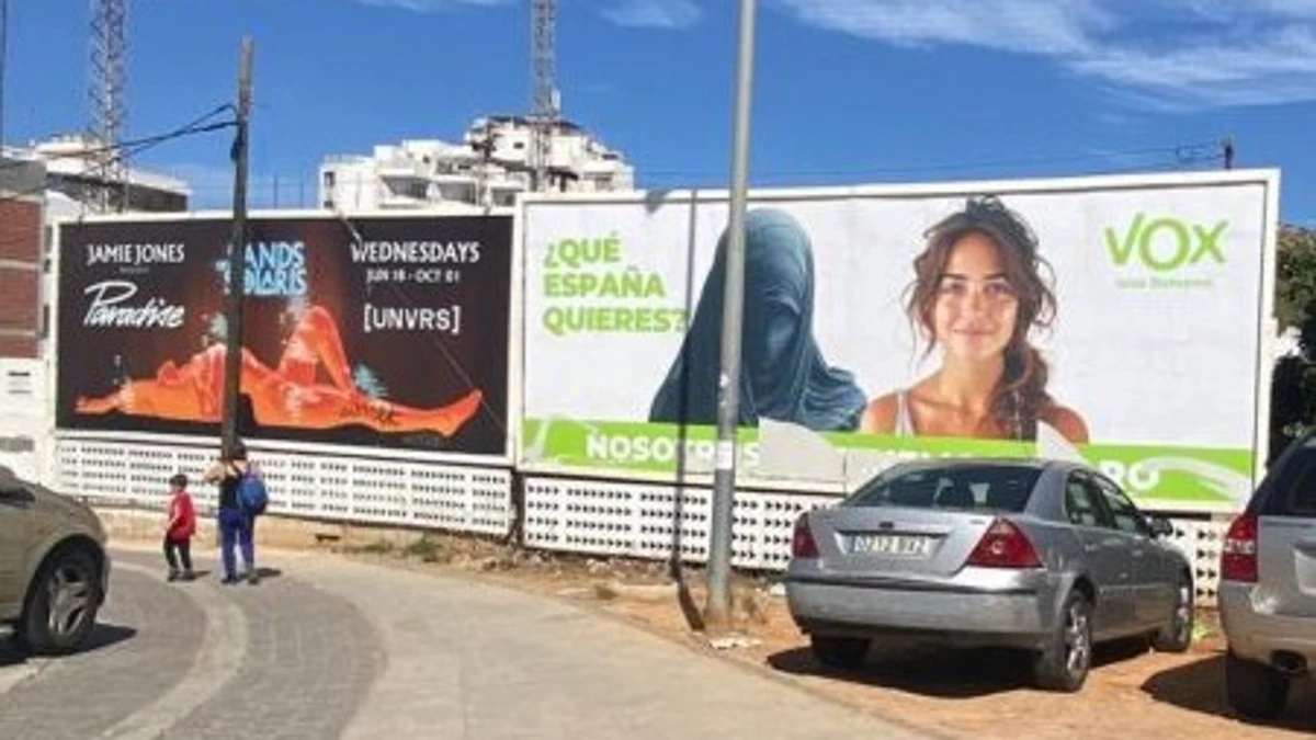 Polémica por una valla publicitaria de Vox en un pueblo de Ibiza: "Es  parecido a la propaganda nazi"