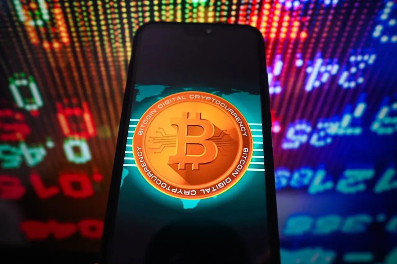 Bitcoin Shrugs At Fed Rate Cut As XRP, Dogecoin ETFs Set for Landmark US  Debut