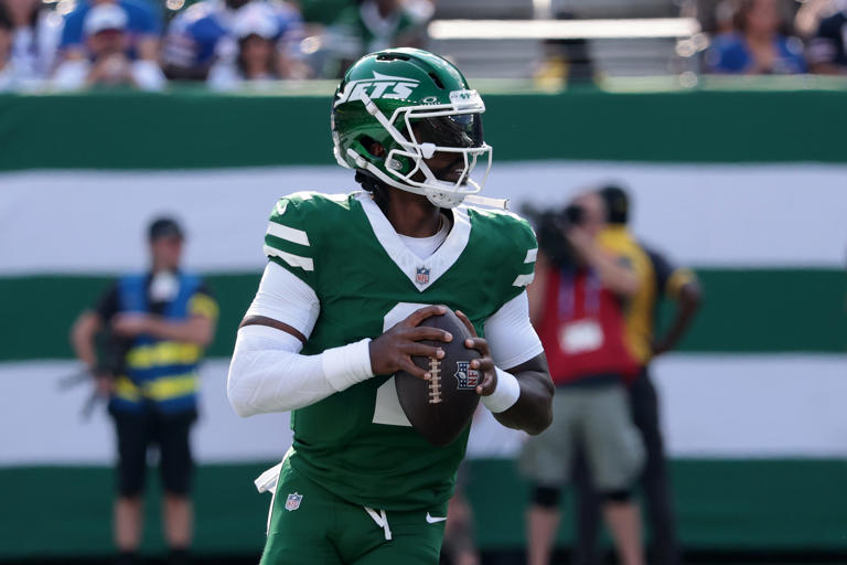 Jets officially wave goodbye to QB Tyrod Taylor as he signs elsewhere