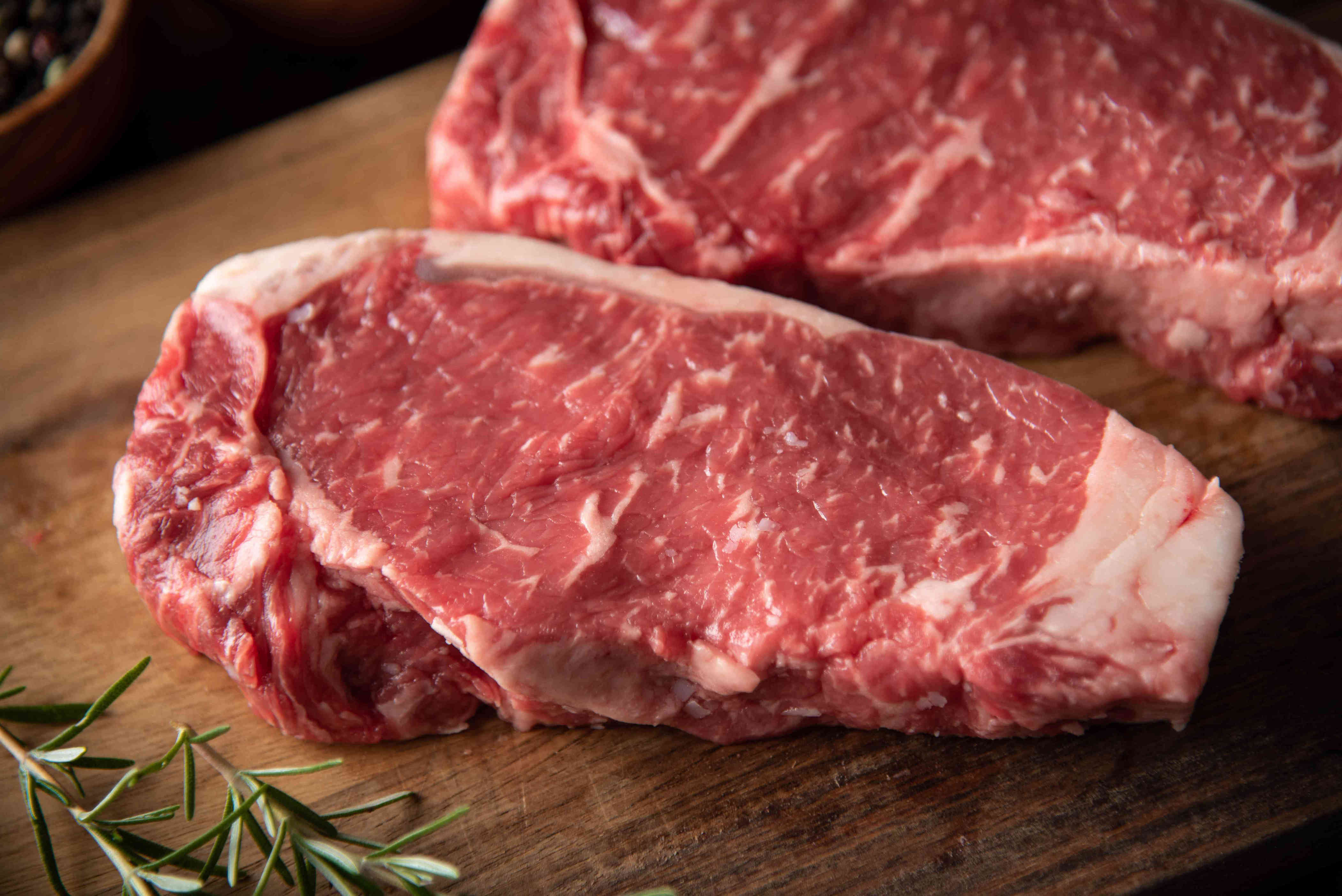 The Dangerous Meat-Thawing Mistake Almost Everyone Makes—and the Safe Fix