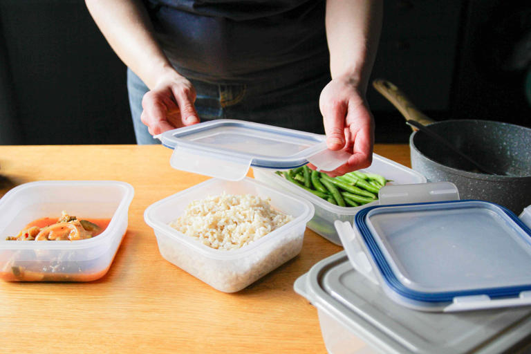 Can reheated rice cause food poisoning?