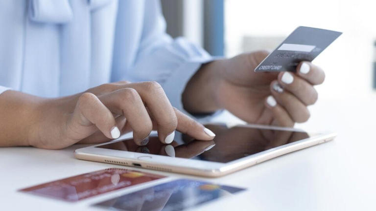 American Express hikes Platinum card annual fees to $895, unveils new ...