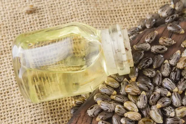 Mezclar aceite de ricino y bicarbonato de sodio: para qué sirve y ...
