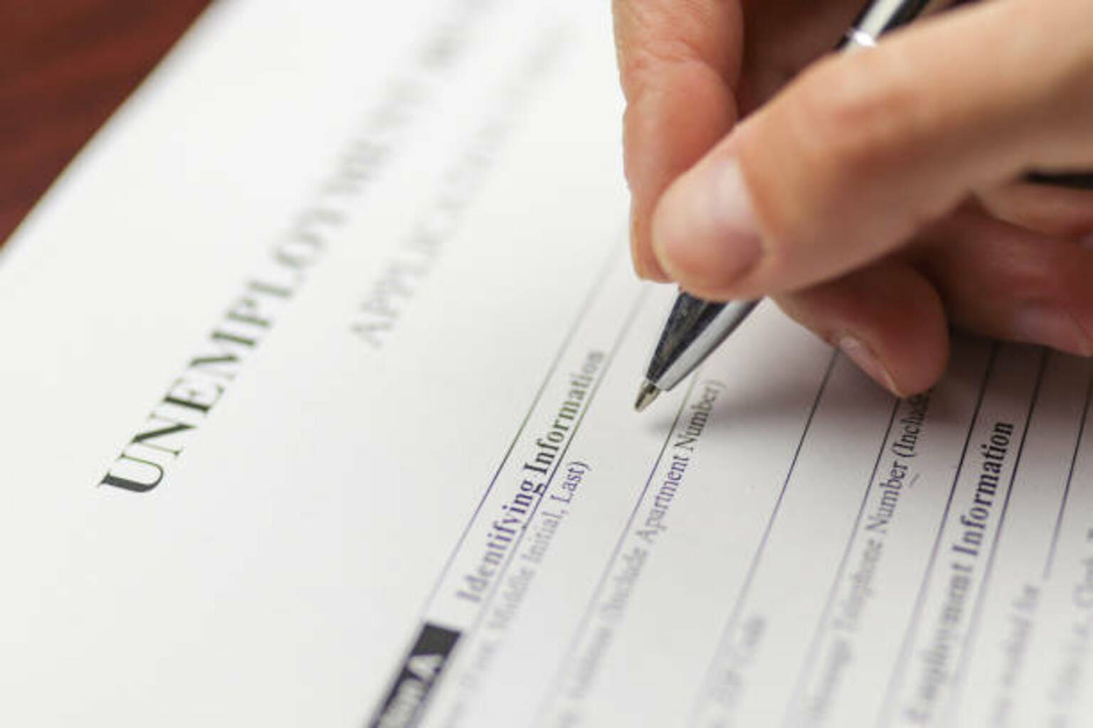 Initial jobless claims retreat to below 200K, better than expected