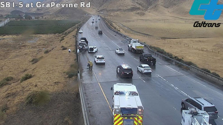 Multi-vehicle crash on I-5 south near Grapevine causes traffic delays