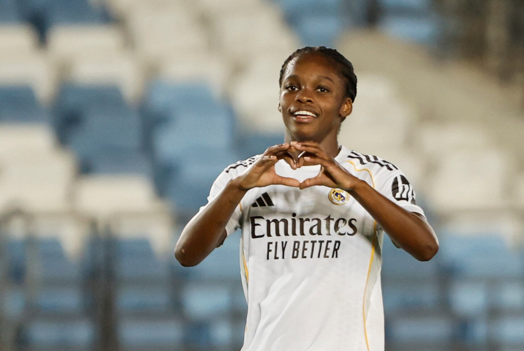 La delantera colombiana del Real Madrid Linda Caicedo celebra el tercer gol del conjunto durante el partido de Liga de Campeones femenino que Real Madrid y Eintracht de Fráncfort disputan este jueves en el estadio Alfredo Di Stéfano.