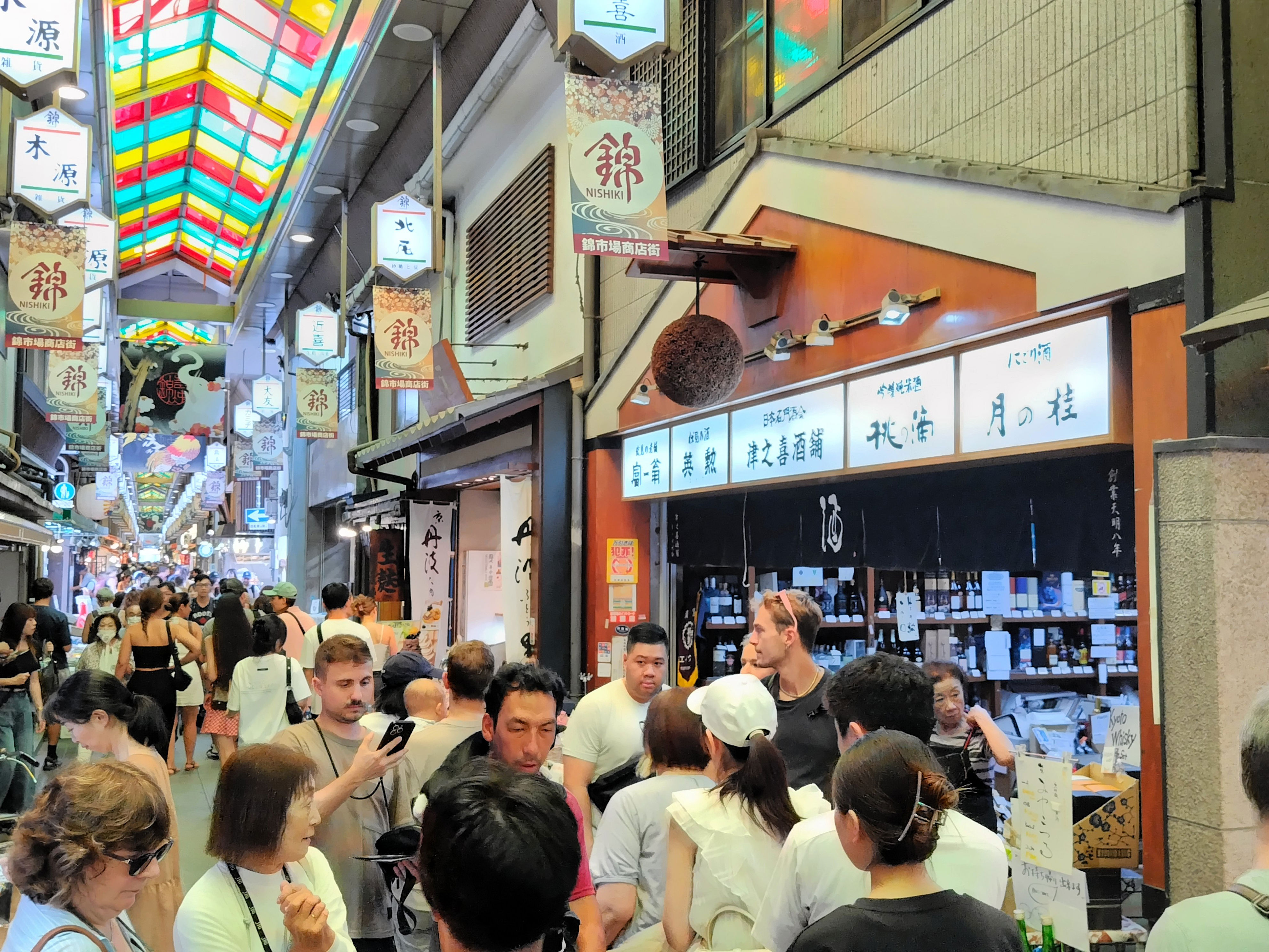 住民は「おにぎり屋もラーメン屋もインバウンド向け」と嘆き なぜ国は「生活者の幸せ」に目を向けないのか