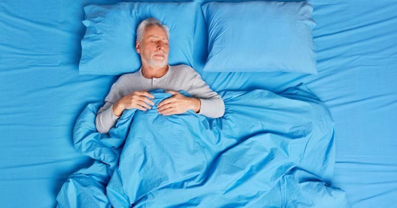 5 Warna Selimut yang Membuat Tidur Lebih Nyenyak Menurut Ahli