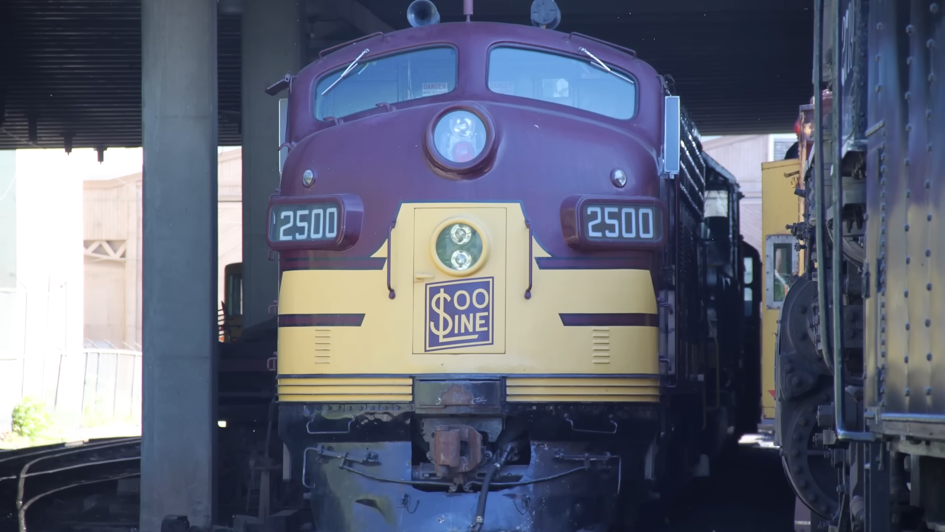 Chicago's Hidden Freight "L" That Became the 606 Trail