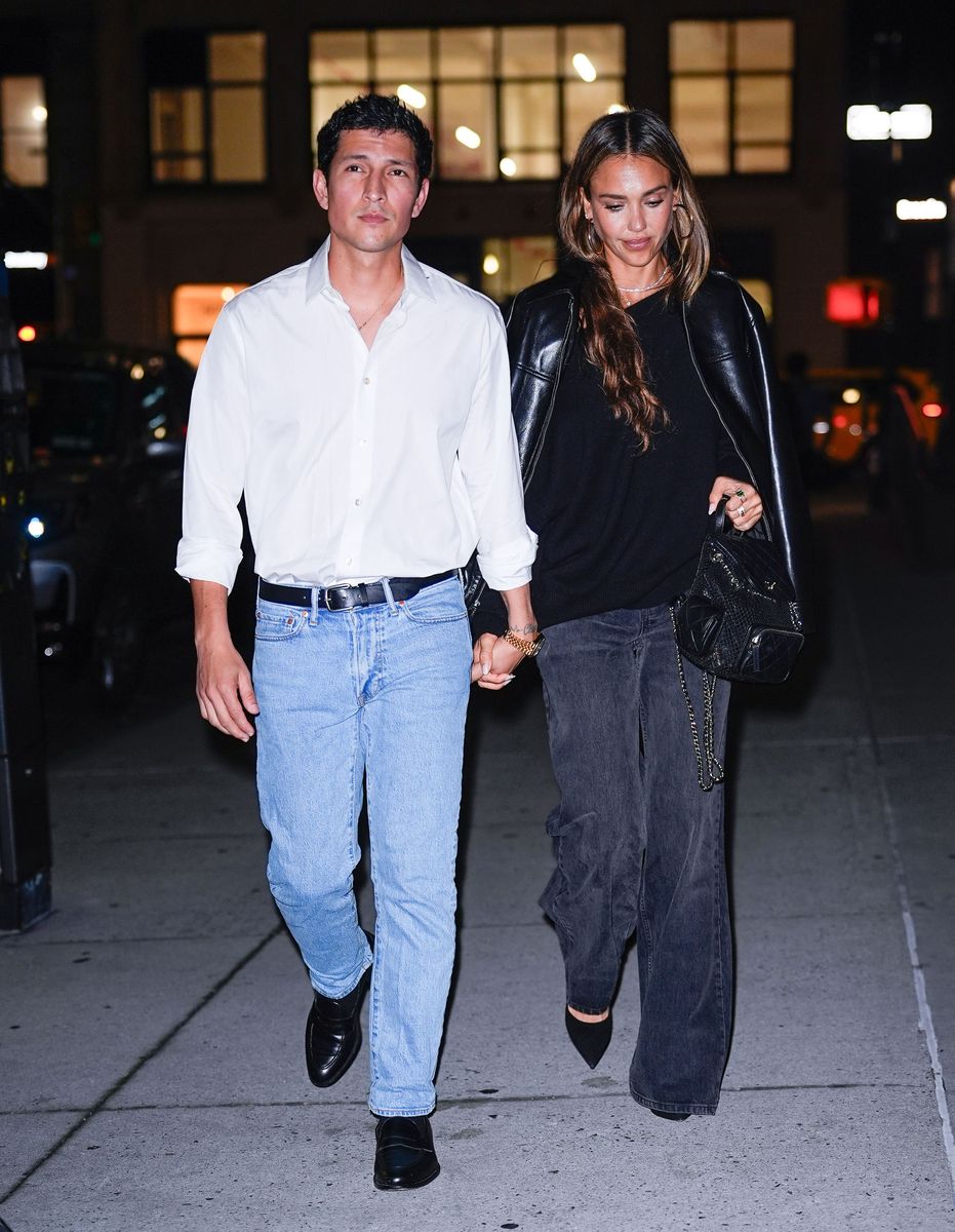 Jessica Alba and Danny Ramirez were photographed kissing on Miami Beach