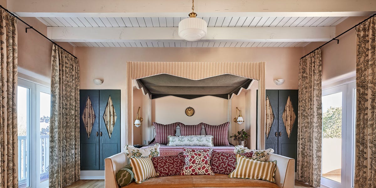 Designers say this is how to style throw pillows for an elevated home