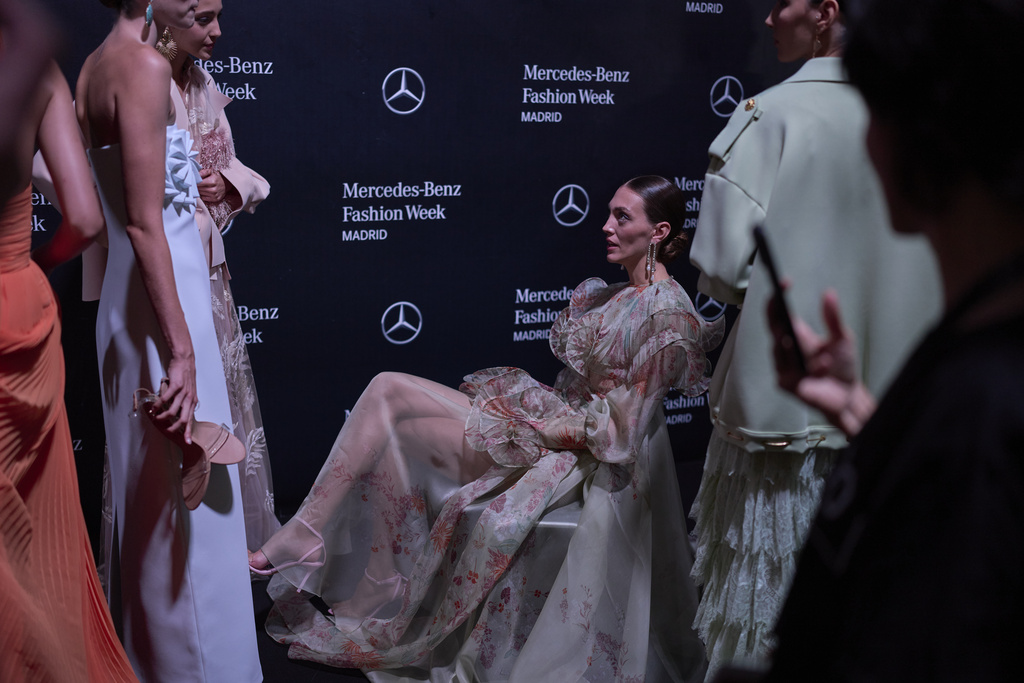 a-look-at-models-backstage-during-spain-fashion-week-in-photos