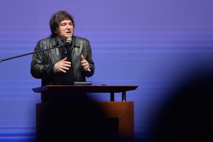 Banco Mundial citou 'forte confiança' nos esforços do governo Milei para modernizar a economia argentina Foto: Daniel Duarte/AFP