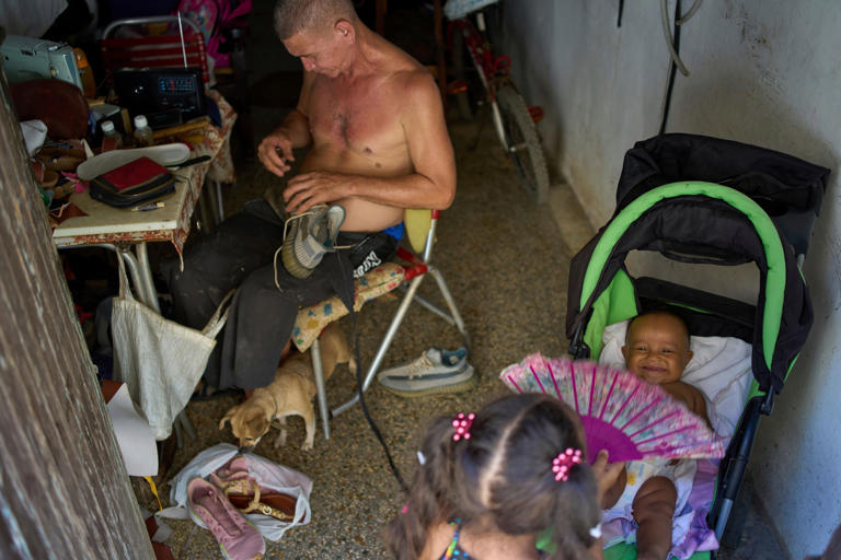 Cuba sufre apagones debido al envejecimiento de sus infraestructuras y a la escasez de combustible. (Foto de archivo) (AP)