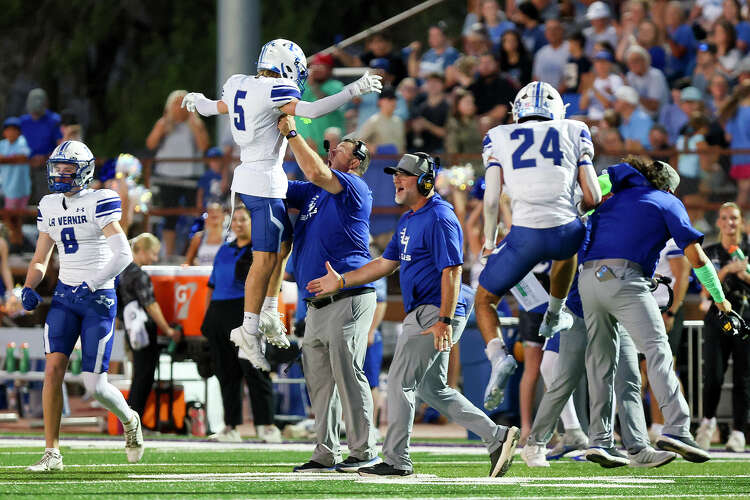 High-octane La Vernia relies on its defense to defeat Navarro