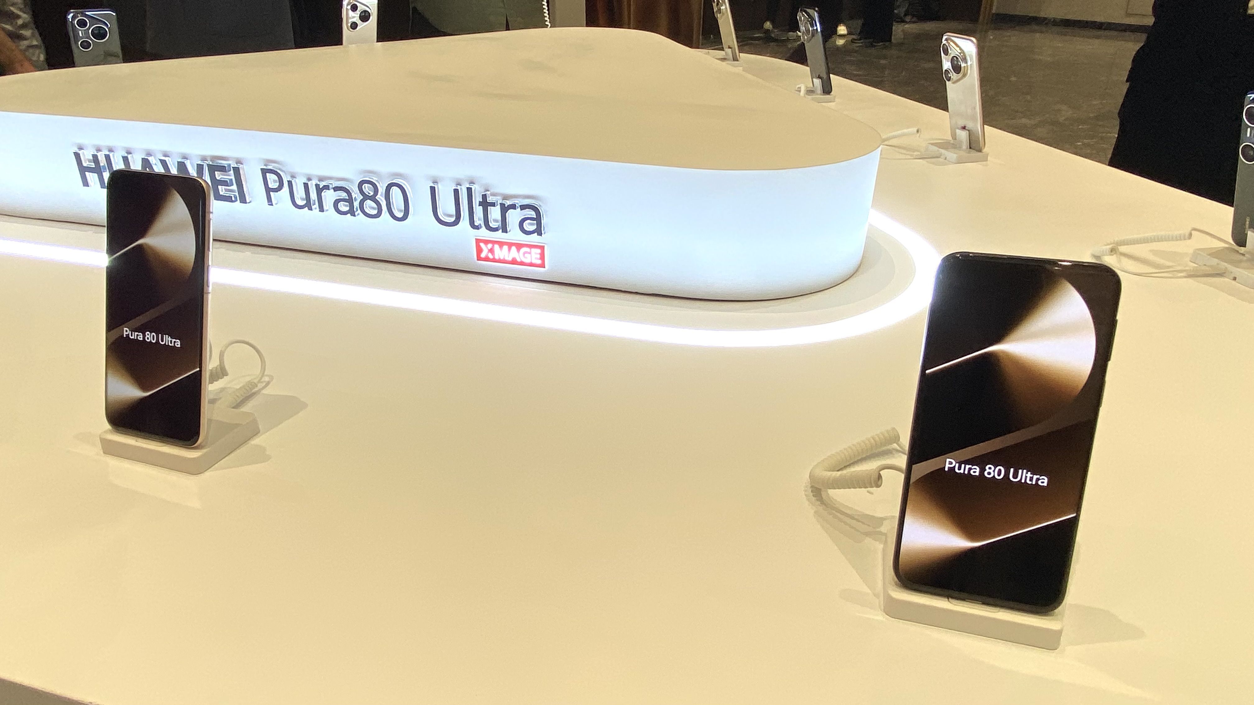 Resmi Dirilis di Indonesia, Smartphone Premium Ini Dengan Kamera Telefoto Ganda dan Sensor Besar