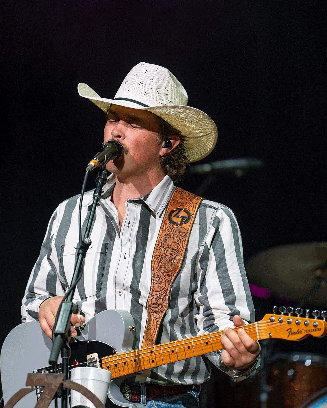 Country star with local roots nominated for 3 Grammys. See him in ...